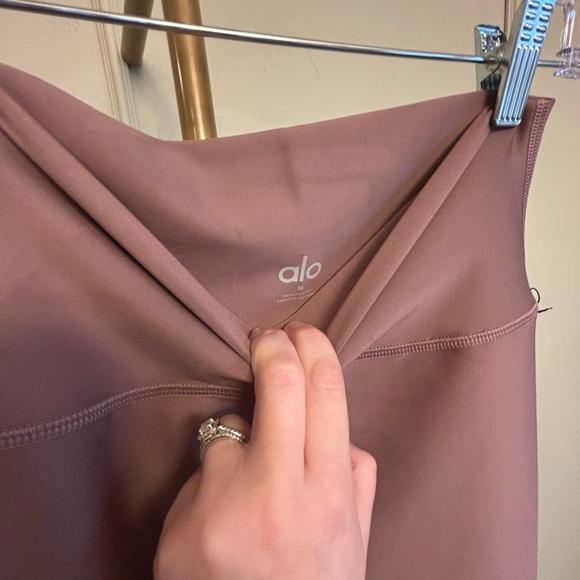 ALO Airlift High Waist NWT Medium Yoga Legging- Wild mushroom color MSRP $134 - Picture 5 of 6